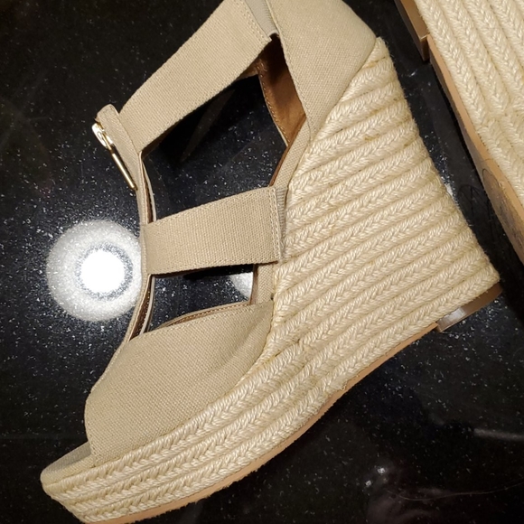 14th & Union Wedge Sandals - Picture 6 of 6